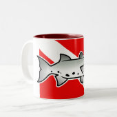 Barracuda-Tauchen-Flagge Zweifarbige Tasse (Vorderseite Links)
