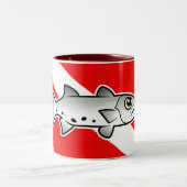 Barracuda-Tauchen-Flagge Zweifarbige Tasse (Mittel)