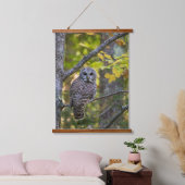 Barred Owl im Herbst | Alterer Landkreis, MI Wandteppich Mit Holzrahmen (Schlafzimmer)
