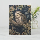 Barred Owl in einem Baum William Morris Style Einladung (Stehend Vorderseite)