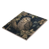 Barred Owl in einem Nachtwald William Morris Style Fliese (Seite)