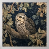 Barred Owl in einem Nachtwald William Morris Style Poster (Vorne)
