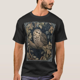 Barred Owl in einem Nachtwald William Morris Style T-Shirt
