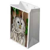 Barred Owl Mittlere Geschenktüte (Rückseite Schrägansicht)
