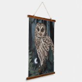 Barred Owl Wild Whimsy Nature Dark Green Forest Ha Wandteppich Mit Holzrahmen (Gewinkelt)