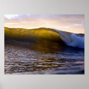 Barrel Surf Wave im Sonnenuntergang des Ozeans Poster