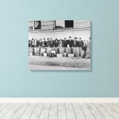 Barrels of Bootleg Liquor, 1922 Leinwanddruck (Insitu (Holzboden))