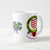 Barrett Irish Shield w/Claddagh Personalisiert Jumbo-Tasse (Vorderseite Rechts)
