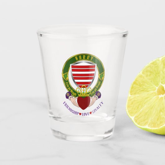 Barry Irish Shield & Claddagh Schnapsglas (Vorderseite)