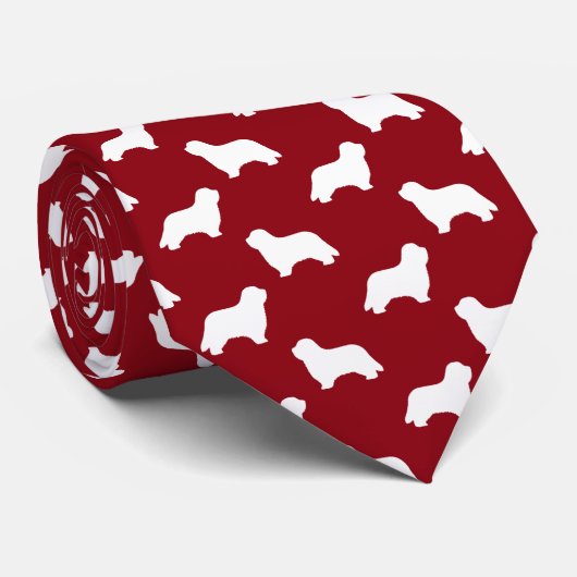 Barted Collie Dog Silhouetten Muster Rot Krawatte (Gerollt)
