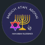 BARUCH ATAH ADONAI | Hanukkah Blessings Runder Aufkleber<br><div class="desc">Stilvolle, moderne HANUKKAH Aufkleber. Design zeigt ein goldfarbenes MENORAH mit bunten DAVID STAR und silbergrauer DREIDEL. Oben steht gebogener Text, der BARUCH ATAH, ADONAI (Gesegnet bist du, o Gott) sagt und unter dem Text steht HANUKKAH BLESSINGS. ALL TEXT IST KUNDENBAR, sodass Sie mit Ihrer eigenen Auswahl an Gruß und Text...</div>