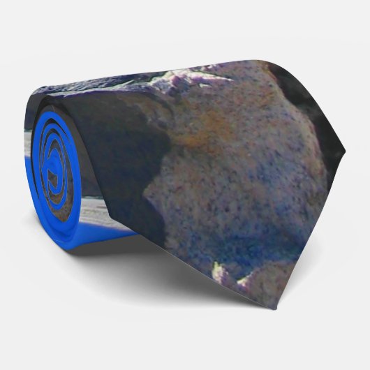 Basalt-Felsendike-Krawatte Krawatte (Gerollt)