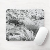 Basalt-Lava-Felsen in der Wüste, Schwarzweiss-Foto Mousepad (Mit Mouse)