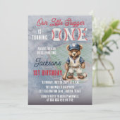 Baseball 1st Birthday Teddy Bear Little Slugger  Einladung (Stehend Vorderseite)