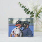 Baseball Catcher und Umpire-Streitgespräche Postkarte (Stehend Vorderseite)
