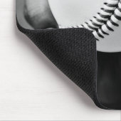 Baseball in der Hand Mousepad (Ecke)