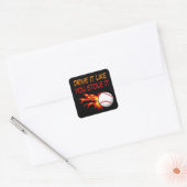 Baseball in Flammen brennen mit lustigem Zitat, sc Quadratischer Aufkleber (Umschlag)