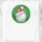 Baseball in Weihnachtsmannmütze über Grün Runder Aufkleber (Tasche)