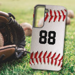 Baseball mit benutzerdefinierbarer Nummer Samsung Galaxy Hülle<br><div class="desc">Ein Makrofoto eines nagelneuen Baseballs mit roter Naht. Perfektes Geschenk für den Baseball- oder Softball-Sportfan.</div>