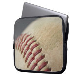 Baseball mit Schlagzeichen. Laptopschutzhülle (Vorderseite Links)