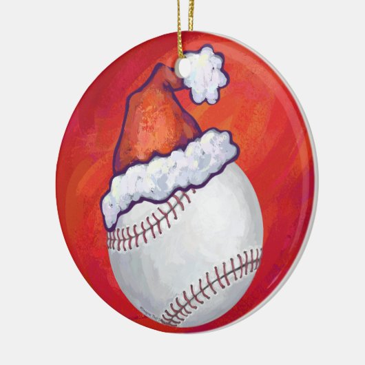 Baseball mit Weihnachtsmannmütze auf Rot Keramikornament (Links)