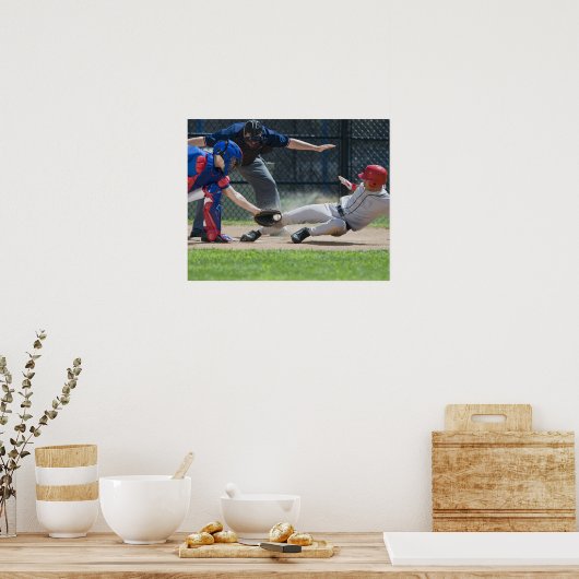 Baseball-Spieler, der in Zuhause gleitet Poster (Küche)