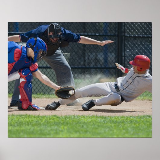 Baseball-Spieler, der in Zuhause gleitet Poster (Vorne)