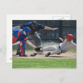 Baseball-Spieler, der in Zuhause gleitet Postkarte (Vorne/Hinten)