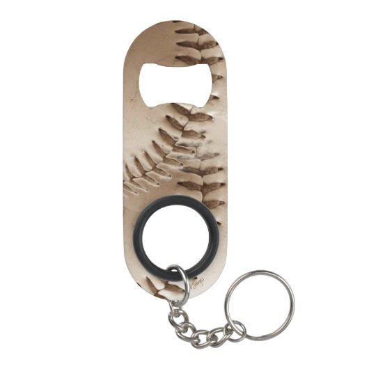 Baseball-Stitches Mini Flaschenöffner (Rückseite)