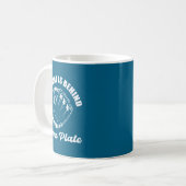 Baseball-Trainer-Design hinter der Home Plate Kaffeetasse (Vorderseite Links)