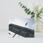 Baseballanzeiger mit amerikanischer Flagge Postkarte (Stehend Vorderseite)