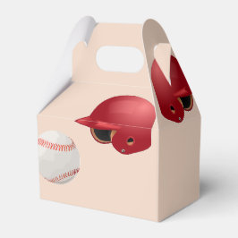 Baseballhelm und Bälle auf Geschenkschachtel