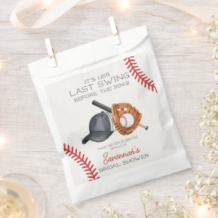 Baseballschwung vor dem Ring-Brautparty Geschenktütchen