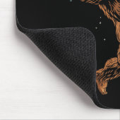 Baseballspieler Bigfoot Lustiger Sasquatch Bball Mousepad (Ecke)