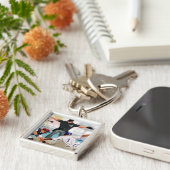 Baseballspielersafe an der Zuhauseplatte Schlüsselanhänger (Seite)