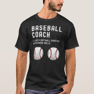Baseballtrainer wie ein Softball mit größeren Ba T-Shirt