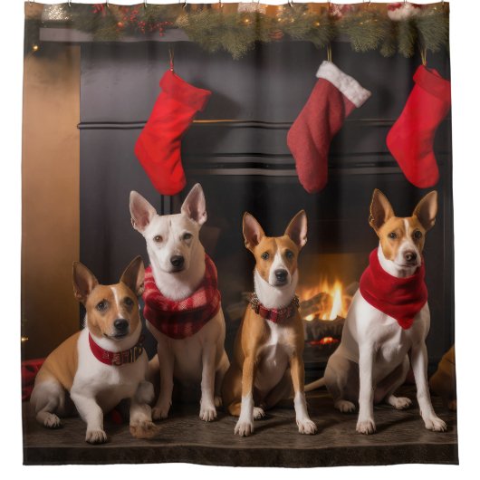 Basenji an der Weihnachtsfeier am Feuerplatz Duschvorhang (Vorderseite)