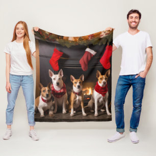 Basenji an der Weihnachtsfeier am Feuerplatz Fleecedecke