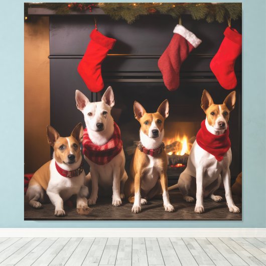 Basenji an der Weihnachtsfeier am Feuerplatz Leinwanddruck (Insitu (Holzboden))