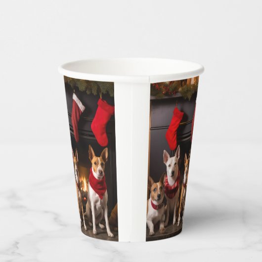 Basenji an der Weihnachtsfeier am Feuerplatz Pappbecher (Rechts)