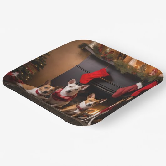 Basenji an der Weihnachtsfeier am Feuerplatz Pappteller (Gewinkelt)