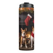 Basenji an der Weihnachtsfeier am Feuerplatz Thermosbecher (Vorderseite)