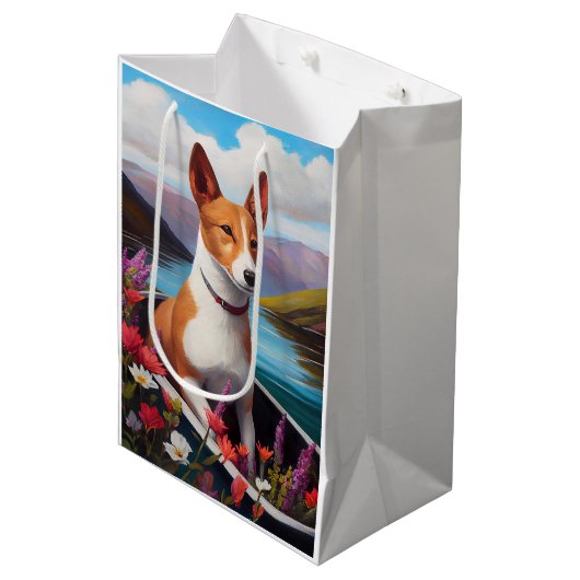 Basenji Dog auf einem Paddel: Ein Landschaftliches Mittlere Geschenktüte (Vorderseite Schrägansicht)