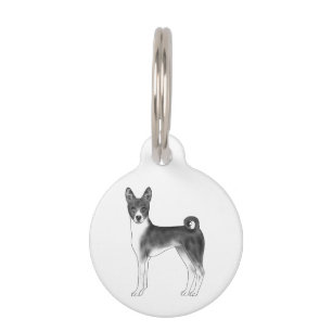 Basenji-Hund in Schwarz und Weiß mit individuellem Haustiermarke