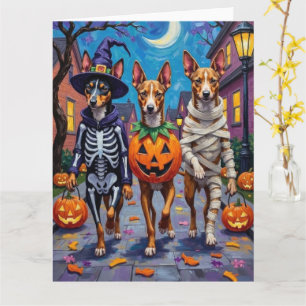 Basenji-Hunde beim Trick-or-Treat an Halloween mit Karte