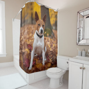 Basenji im Herbst inspiriert fallende Blätter Duschvorhang
