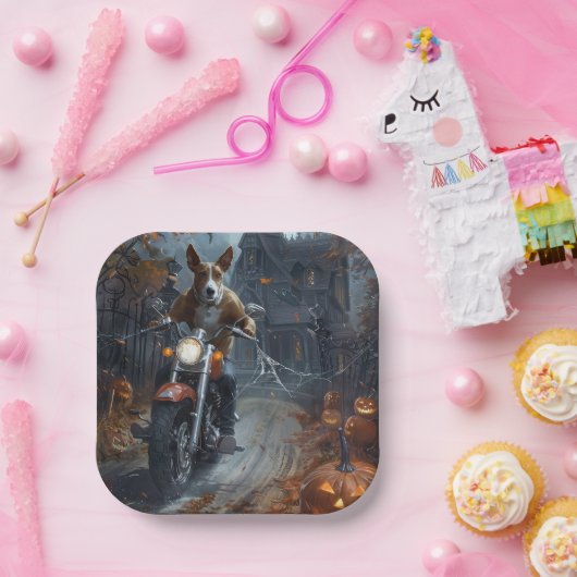 Basenji Riding Motorrad Halloween Beängstigend Pappteller (Party)