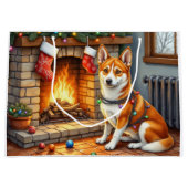 Basenji Sitting by Fireplace with Christmas Lights Große Geschenktüte (Vorderseite)