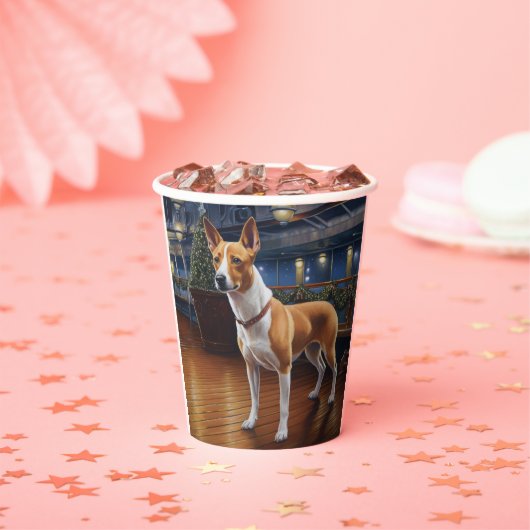 Basenji Weihnachtsreise: Pawsome Holiday Delight Pappbecher (Insitu)