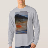 Basic L Sleeve Dark Mountain Design T-Shirt (Vorderseite)